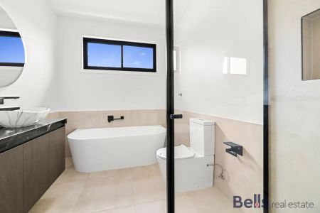 “Brand-new luxury home on the market for rent !” - Photo 3