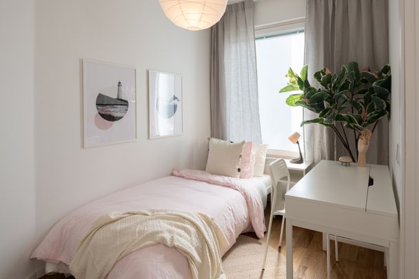 Klaksviksgatan, Kista - Photo 1