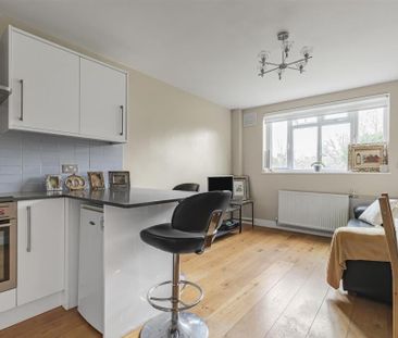 1 Bed Flat, Harwood Court, SW15 - Photo 1