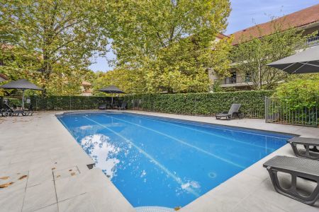 Stylish Fully Furnished Apartment with Dual Balconies in the Heart of Kingston - Photo 4