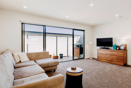 2 Bed, 1 Bath - Photo 2