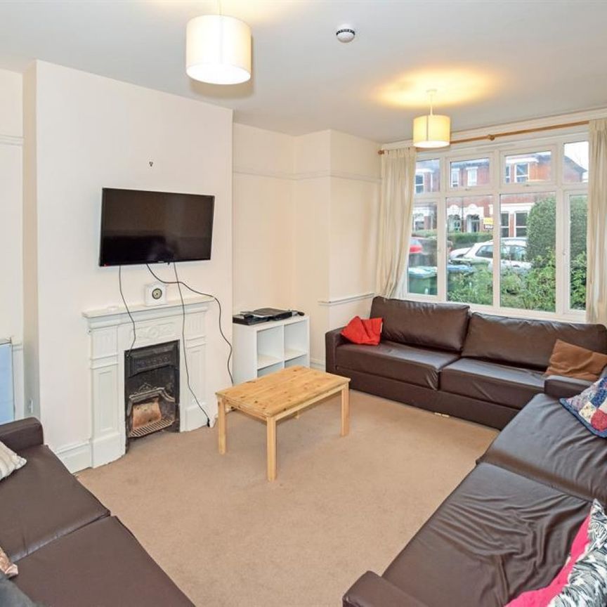 1 bedroom Flat To Let - Photo 1