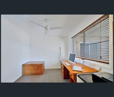 23 Miles Street, Kepnock, Qld 4670 - Photo 2