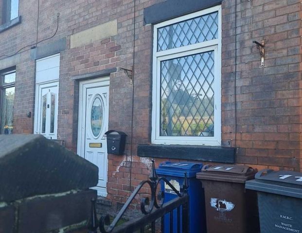 2 bed Terraced - To Let - Photo 1