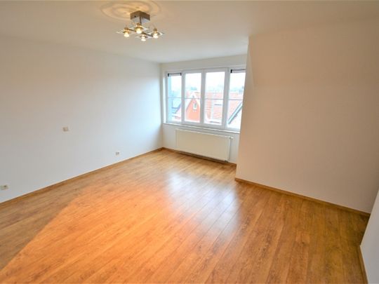 Ruim duplex appartement met een groot zongericht terras, schitterend gelegen in het 'Oude Knokke', vlakbij het centrum. - Photo 1