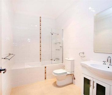 Modern Coastal Living - Freshly Renovated Townhouse - Photo 6