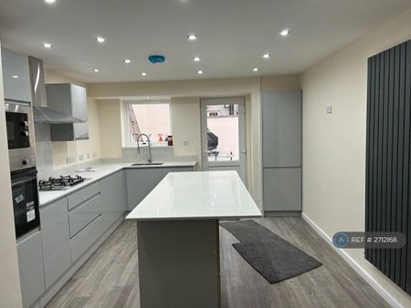 3 bedroom terraced house to rent - Photo 4