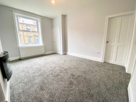 Scar Lane, Huddersfield £750 pcm ⓘ The monthly or weekly payment required by the landlord. Read our glossary page , 3 bedrooms, house - mid terrace, to let * Tenant info - Photo 1