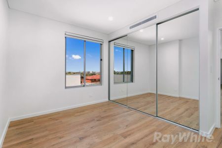 2Bedrooms, 2Bathrooms - Photo 2