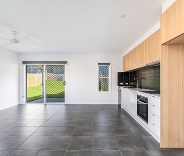 NEWLY BUILT DUPLEX IN WONDUNNA - Photo 5