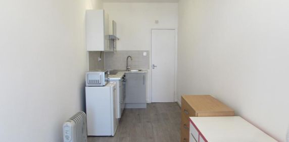 Studio to rent - Photo 2