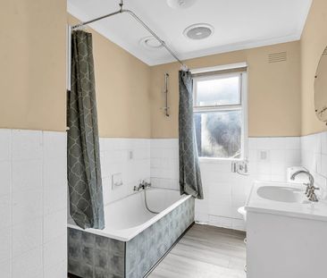 Refined Family Living in a Coveted Glen Waverley Setting - Photo 6