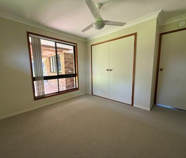 Charming 3 Bedroom Home in Regents Park - Ideal for Families! - Photo 2