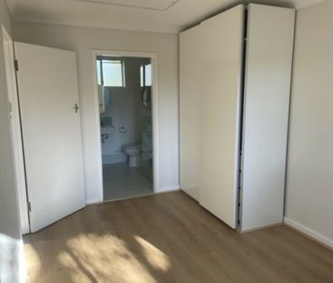 Single Bedroom Top Floor Unit - Photo 3