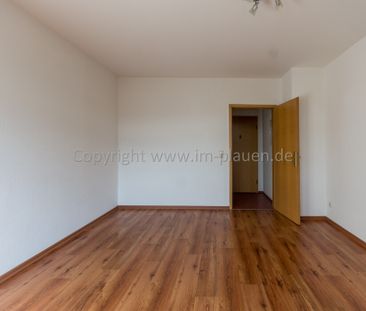 Plauen-Haselbrunn: 2-Zimmer-DG-Wohnung mit Balkon & EBK – ab 01.07.... - Photo 1