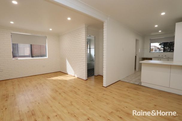 2 Bedroom Unit Close to the RSL Club & IGA - Available 23.12.2025 - Photo 1