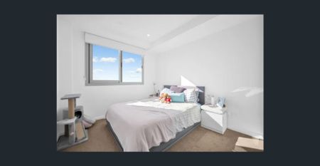 Newly renovated penthouse view apartment - Photo 4