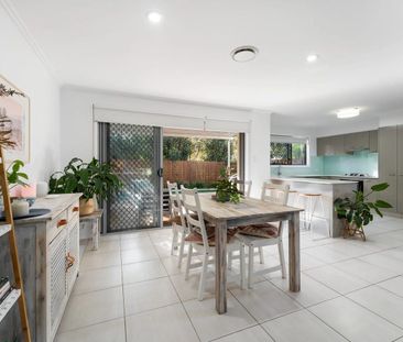 Spacious Townhouse with Parkland Views in Prime Carina Location - Photo 3