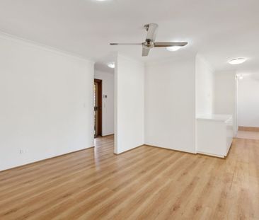 GREAT THREE BEDROOM HOUSE - Photo 1