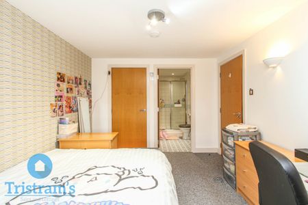 2 bed Flat for Rent - Photo 5
