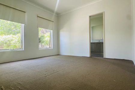 Newly renovated unit in prime South Bunbury location! - Photo 5