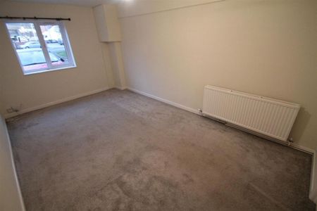 5 bedroom semi-detached house to rent - Photo 2