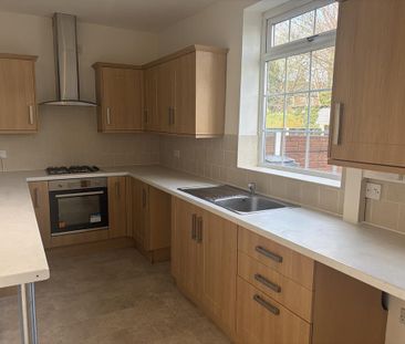 3 bedroom mews to rent - Photo 4