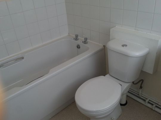 4 Bedroom Terraced To Rent in Nottingham - Photo 1