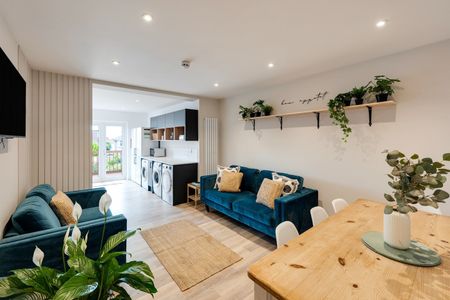 8 Bed Semi-Detached House, Mackie Grove, BS34 - Photo 2