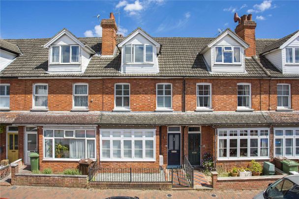 Modernised period property in sought after location - Photo 1