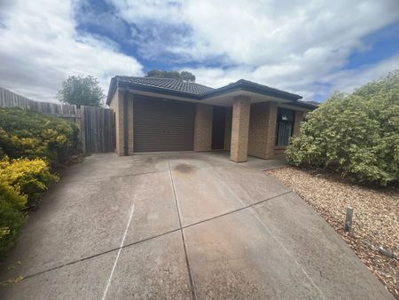 36 Faircroft Drive, Brookfield, VIC 3338 - Photo 2