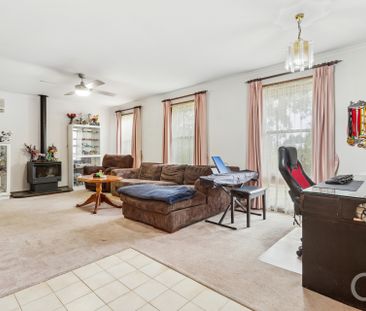 Open the Door to Family-Friendly Living in Aberfoyle Park - Photo 6