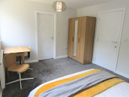 Simples Rooms with a Garden - Photo 2