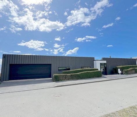 A unique and expansive home - Photo 1