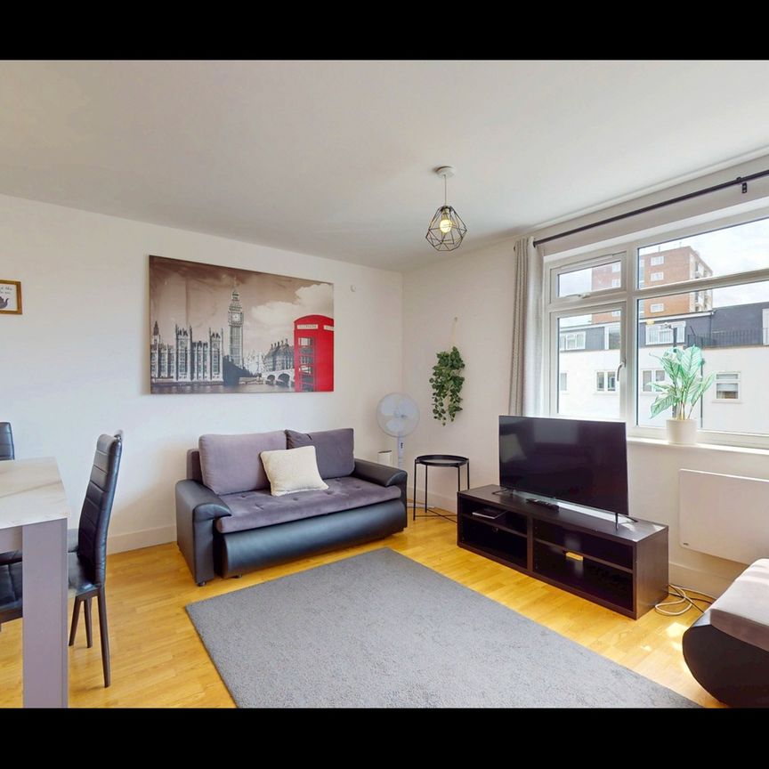 2 Bed Flat, Southwark Park Road, SE16 - Photo 1