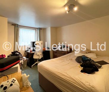 6 Bedroom Mid Terraced House for rent in Ash Road - Photo 4