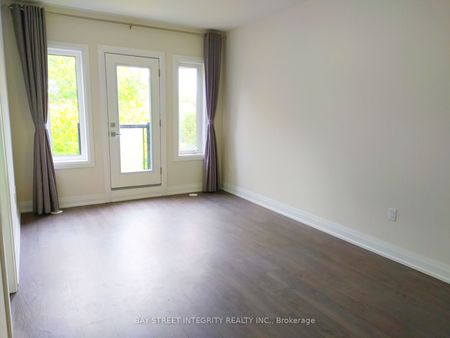 Townhouse For Lease | N8142112 - Photo 2