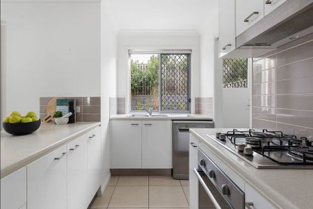 3 Bedroom Townhouse in Prime Location - Photo 5