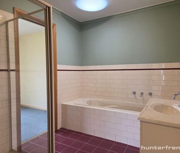 SPACIOUS UNIT IN ALTONA MEADOWS - Photo 6