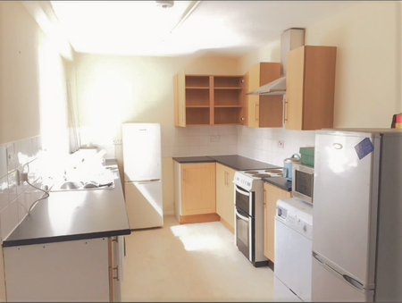 5 bedroom end of terrace house to rent - Photo 2