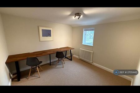 2 bedroom end of terrace house to rent - Photo 3