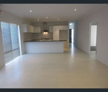 EASY CARE 4 x 2 + Theatre Room - Photo 2