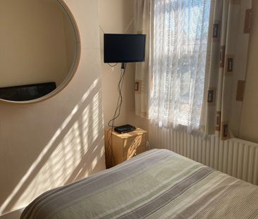 Room in a Shared Flat, Catford, SE6 - Photo 1
