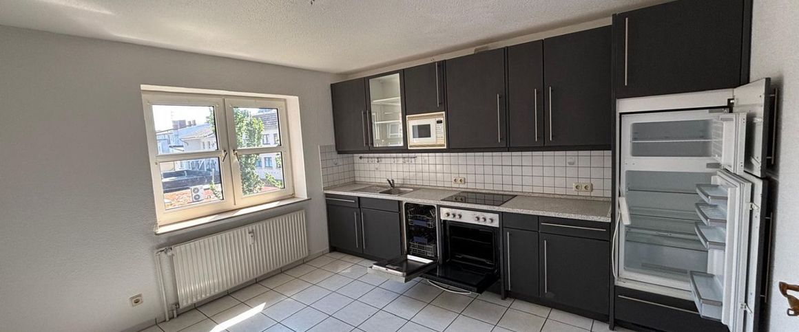 Große 3 Zimmerwohnung im 2.Obergeschoß in zentraler Lage von Wilhelmshaven - Photo 1