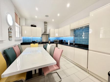 4 bedroom end of terrace house to rent - Photo 4