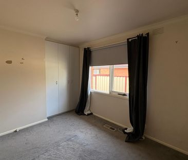 SPACIOUS THREE BEDROOM UNIT! - Photo 5