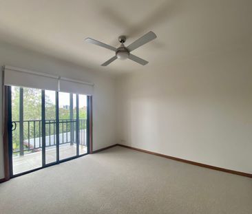 SPACIOUS FAMILY HOME IN A PEACEFUL THORNBURY POCKET - Photo 6