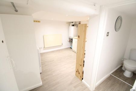3 bedroom terraced house to rent - Photo 3