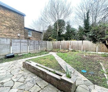 2 bedroom end of terrace house to rent - Photo 3