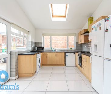 5 bed Semi-Detached House for Rent - Photo 5